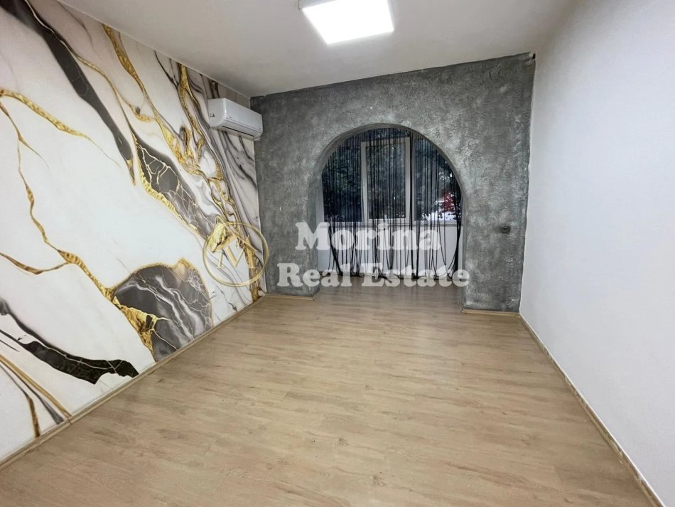 Tirane, jepet me qera ambjent biznesi Kati 2, 70 m² 600 € (21 Dhjetori)
