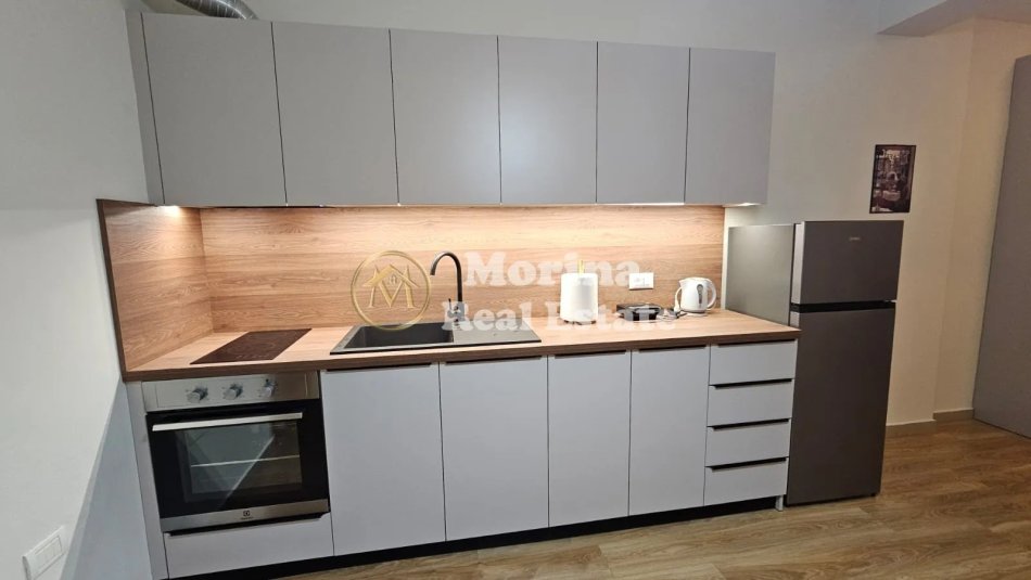 Tirane, jepet me qera apartament 2+1 Kati 1, 80 m² 600 € (21 Dhjetori)