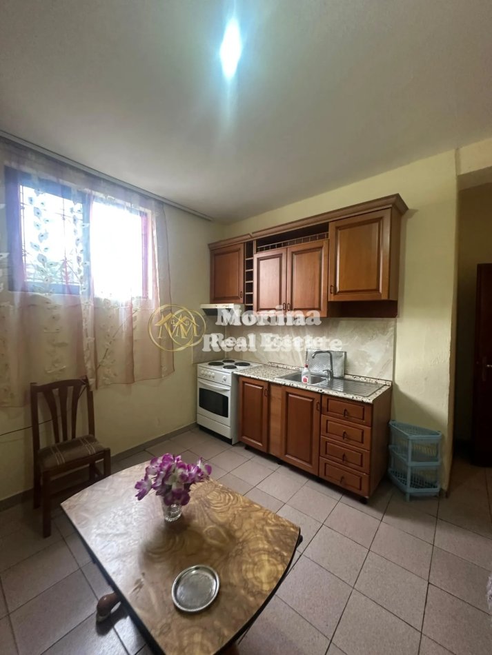 Tirane, jepet me qera shtepi 1+1 Kati 1, 60 m² 350 € (Medreseja)