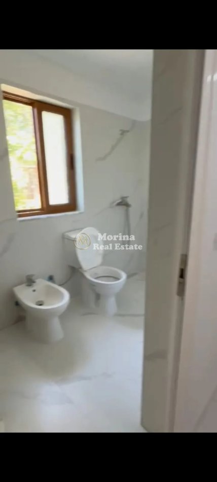 Tirane, jepet me qera garsonier Kati 1, 40 m² 250 € (Laprake)