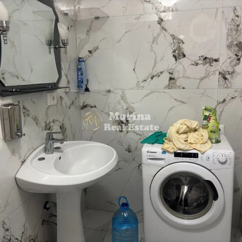 Tirane, jepet me qera apartament 1+1 Kati 3, 55 m² 550 € (Qender)