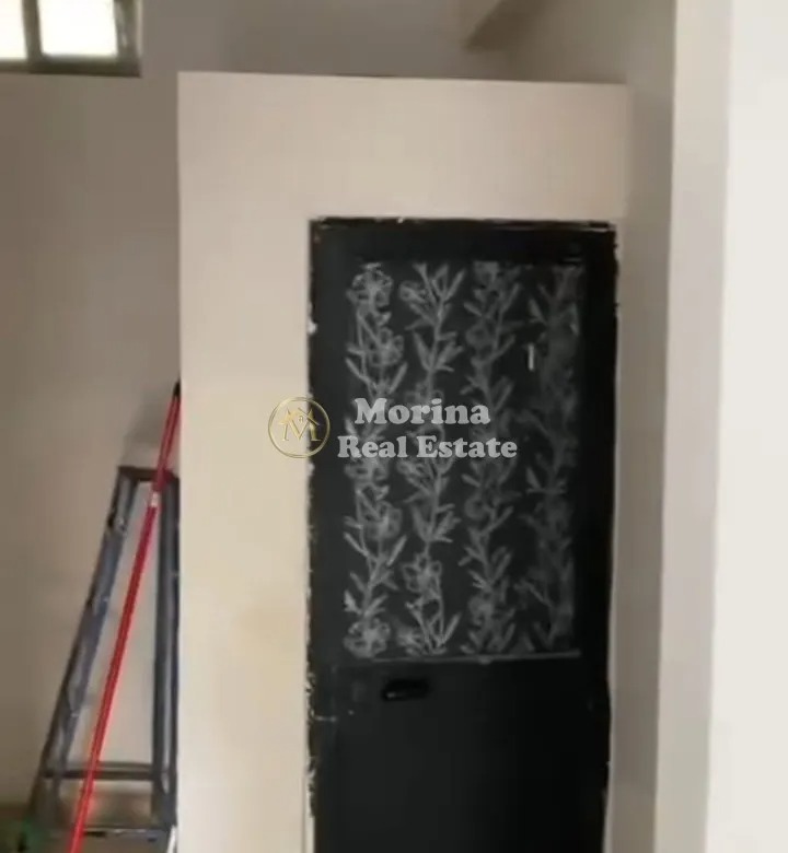 Tirane, jepet me qera ambjent biznesi Kati 0, 35 m² 280 € (Laprake)