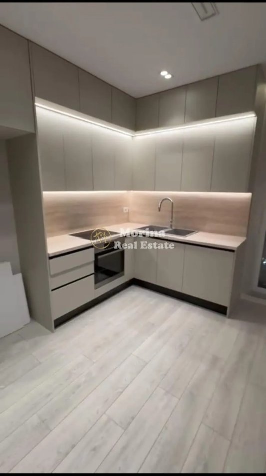 Tirane, jepet me qera apartament 2+1 Kati 8, 115 m² 1.000 € (Rruga 5 Maji)