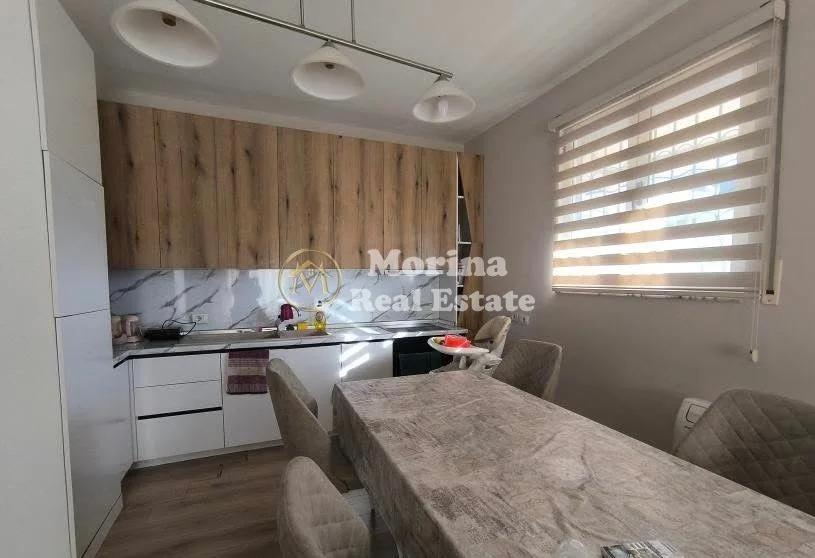 Tirane, jepet me qera apartament 2+1 Kati 9, 450 m² 450 € (Yzberisht)