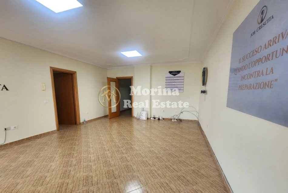 Tirane, jepet me qera ambjent biznesi Kati 6, 106 m² 800 € (Zogu i Zi)