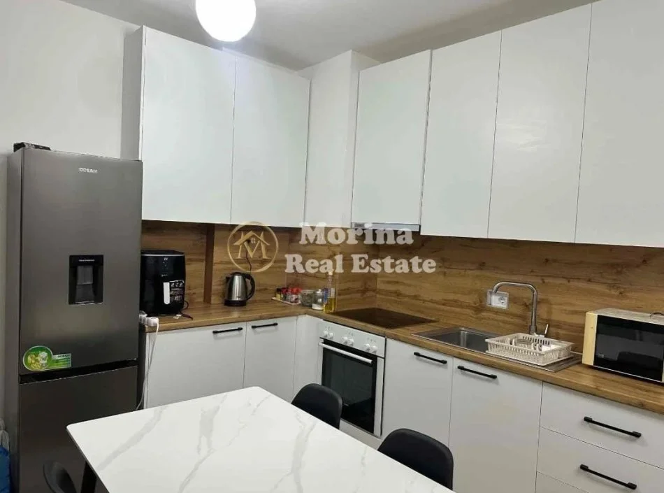 Tirane, jepet me qera apartament 2+1 Kati 7, 83 m² 400 € (Univers City)