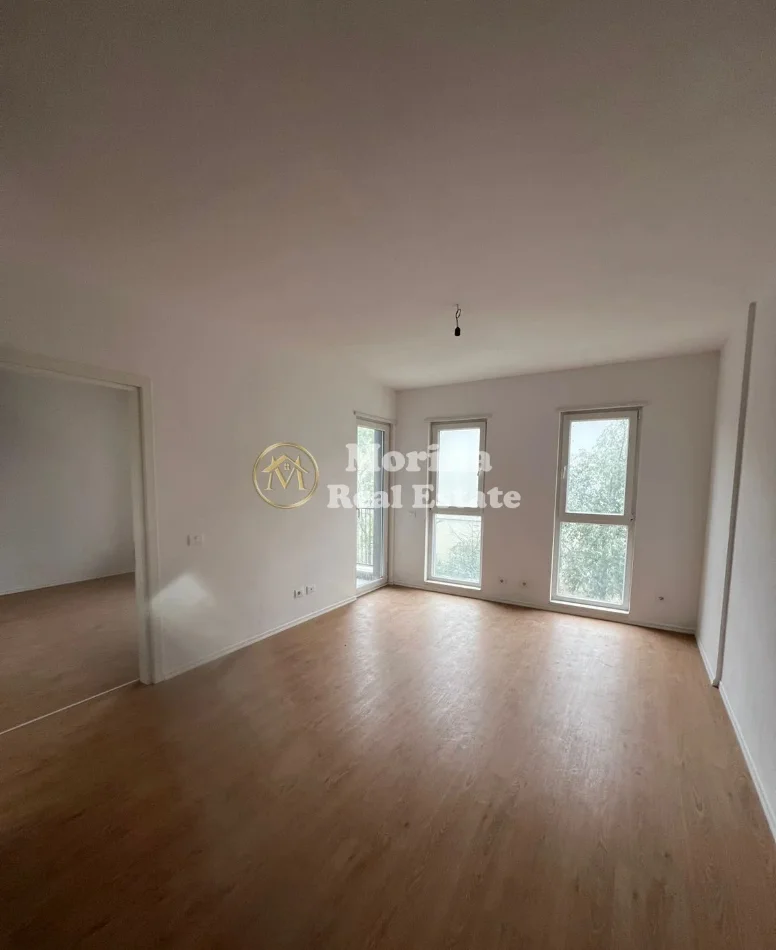 Tirane, jepet me qera apartament 1+1 Kati 1, 57 m² 380 € (Univers City)