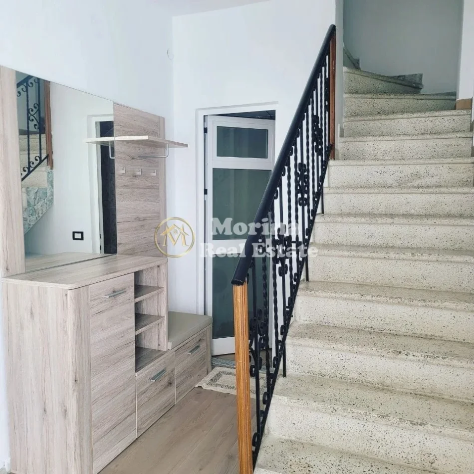 Tirane, jepet me qera apartament duplex 1+1 Kati 2, 160 m² 550 € (Ali Demi)