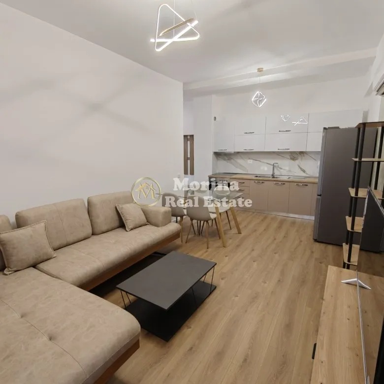 Tirane, jepet me qera apartament 1+1 Kati 1, 65 m² 500 € (Fresku)