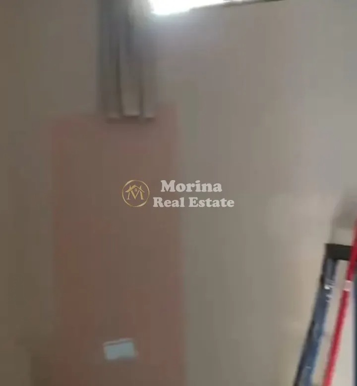 Tirane, jepet me qera ambjent biznesi Kati 0, 35 m² 280 € (Laprake)