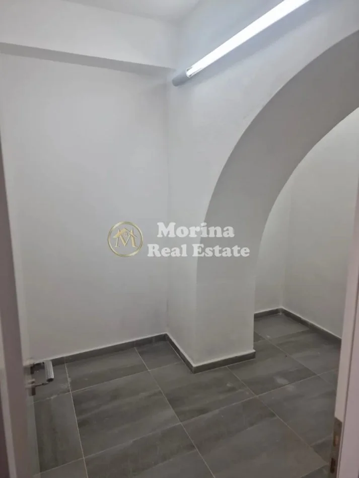 Tirane, jepet me qera ambjent biznesi Kati 0, 30 m² 450 € (Rruga Fortuzi)