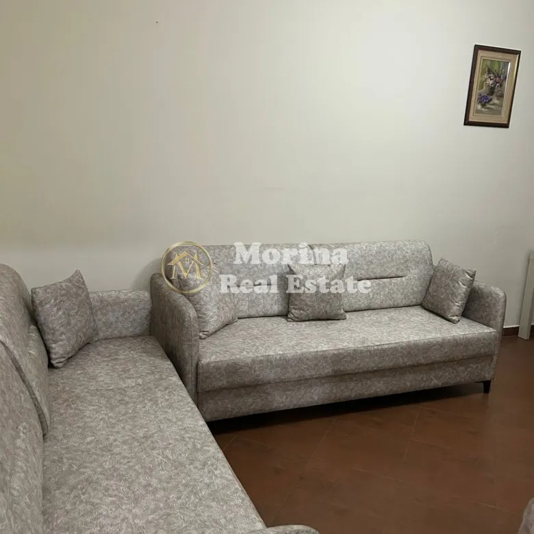 Tirane, jepet me qera apartament 1+1+Ballkon Kati 3, 65 m² 510 € (Rruga e Durresit)