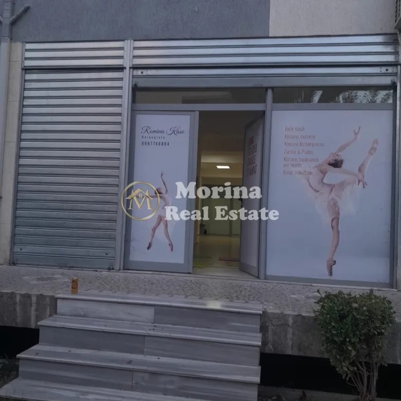 Tirane, jepet me qera dyqan Kati 1, 110 m² 600 € (Pallatet Cabej-Misto Mame)