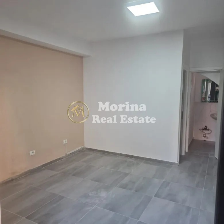 Tirane, jepet me qera ambjent biznesi Kati 0, 30 m² 450 € (Rruga Fortuzi)