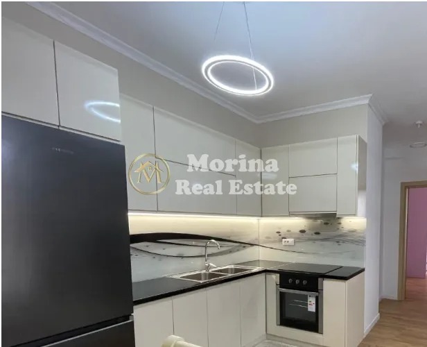Tirane, jepet me qera apartament 3+1 Kati 3, 115 m² 500 € (Rruga Elbasanit, Fakulteti Ekonomik)