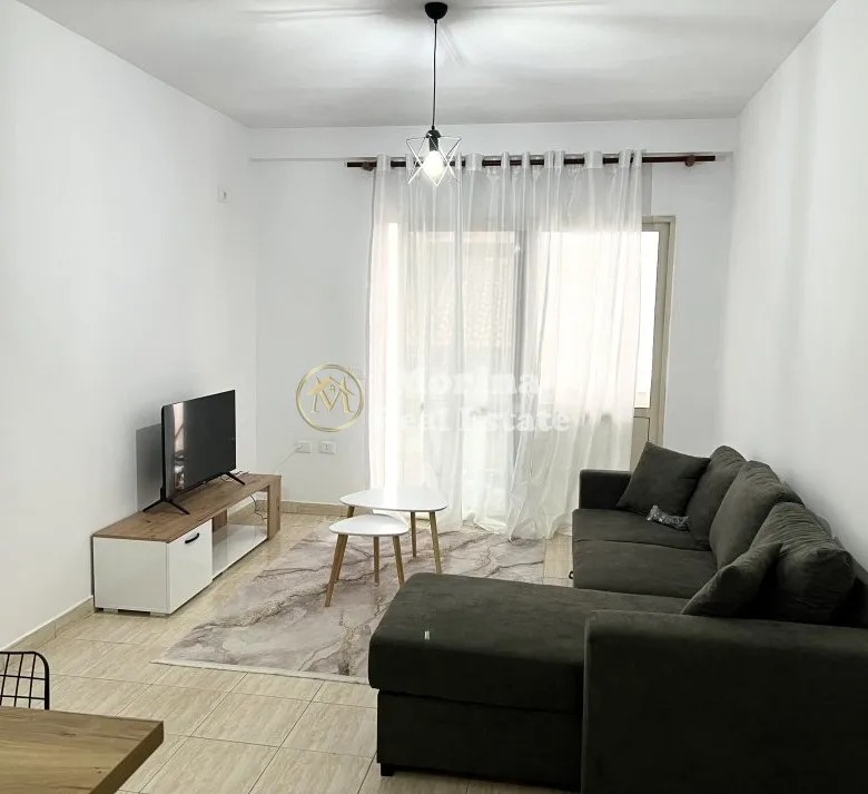 Tirane, jepet me qera apartament 2+1 Kati 3, 75 m² 800 € (Komuna e Parisit)