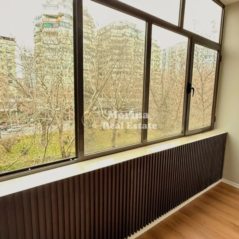 Tirane, jepet me qera ambjent biznesi Kati 3, 65 m² 700 € (Bulevardi Bajram Curri)