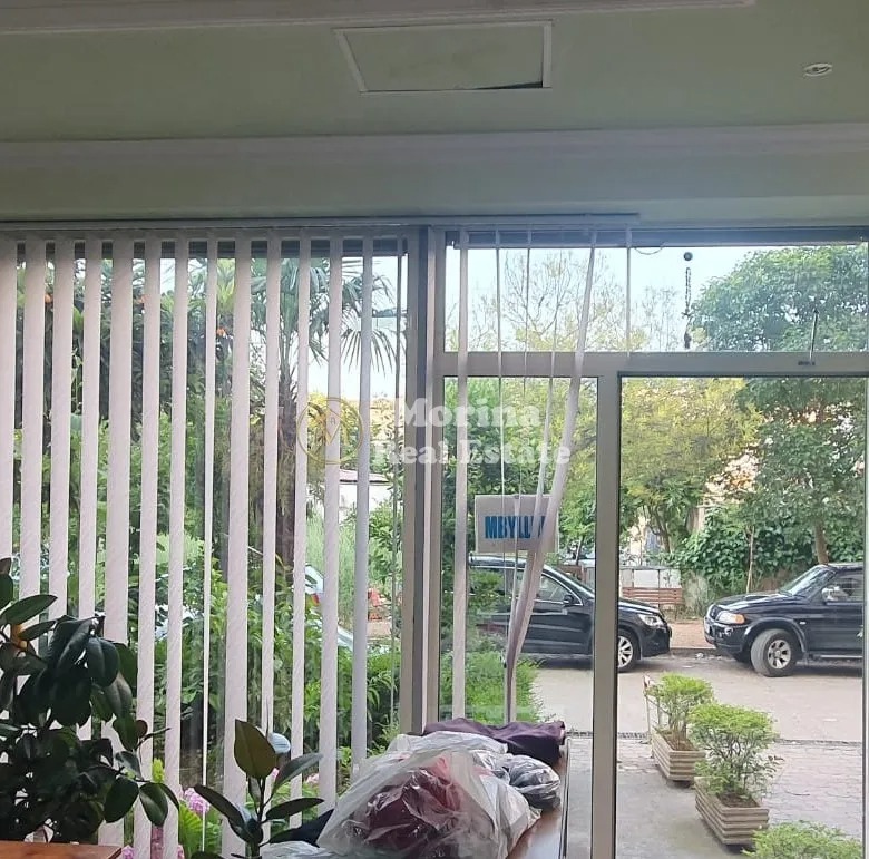 Tirane, jepet me qera ambjent biznesi Kati 1, 45 m² 500 € (Don Bosko)
