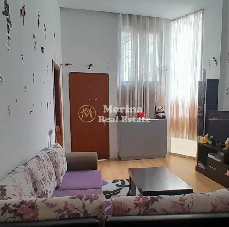 Tirane, jepet me qera apartament 1+1 Kati 1, 50 m² 350 € (Fresku)