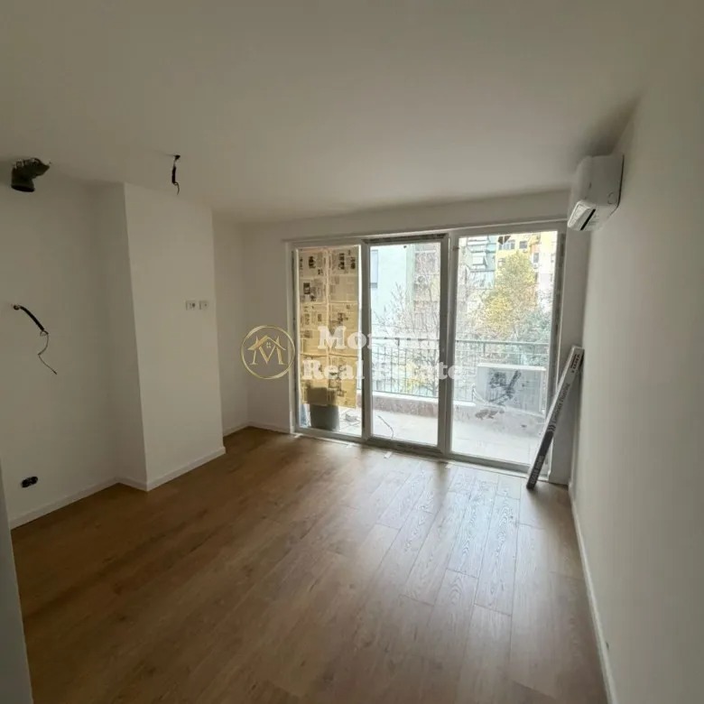 Tirane, jepet me qera apartament 1+1 Kati 1, 48 m² 700 € (Rruga Myslym Shyri)