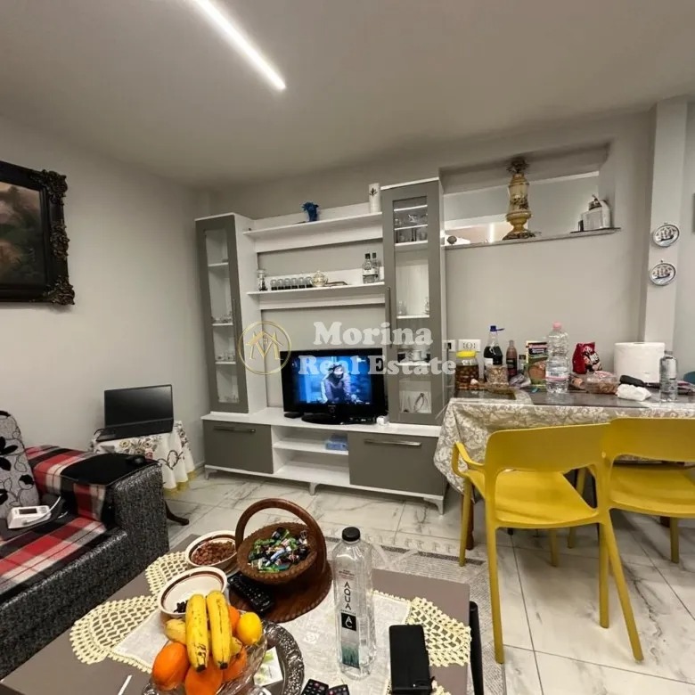 Tirane, jepet me qera apartament 1+1 Kati 1, 50 m² 550 € (Pazari i Ri)
