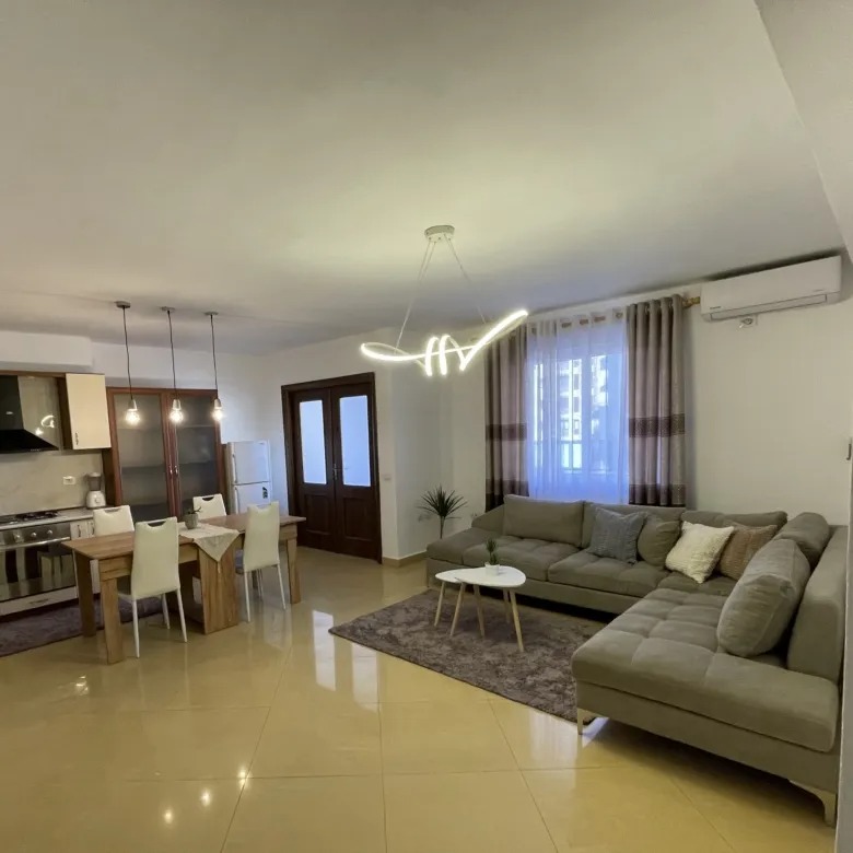 Tirane, jepet me qera apartament 2+1 Kati 4, 90 m² 750 € (Qender)