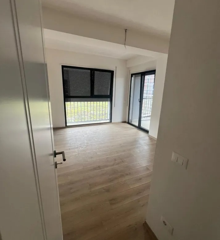 Tirane, jepet me qera ambjent biznesi Kati 6, 98 m² 670 € (Bulevardi i Ri)