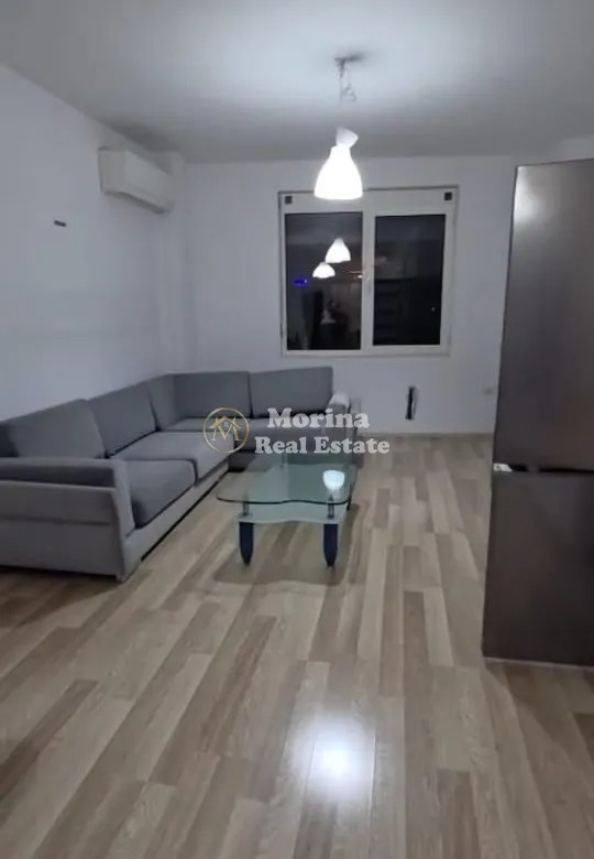 Tirane, jepet me qera apartament 2+1 Kati 3, 100 m² 1.000 € (Qender)