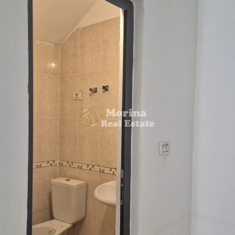 Tirane, jepet me qera ambjent biznesi Kati 1, 44 m² 450 € (Tregu Elektrik)