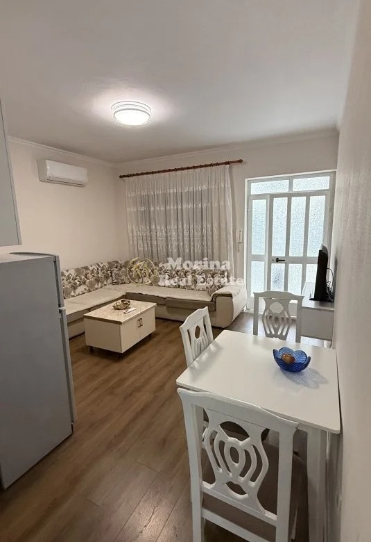 Tirane, jepet me qera shtepi 1+1 Kati 1, 70 m² 300 € (Allias)