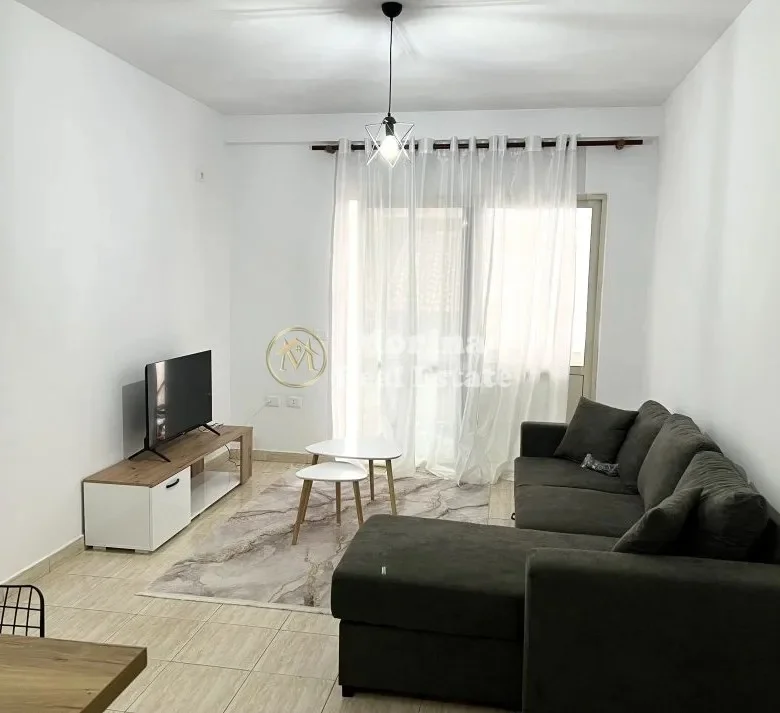 Tirane, jepet me qera apartament 1+1 Kati 3, 75 m² 600 € (Komuna e Parisit)