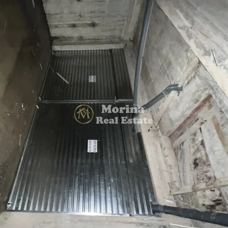 Tirane, jepet me qera garazh | post parkimi Kati -1, 36 m² 100 € (Yzberisht)