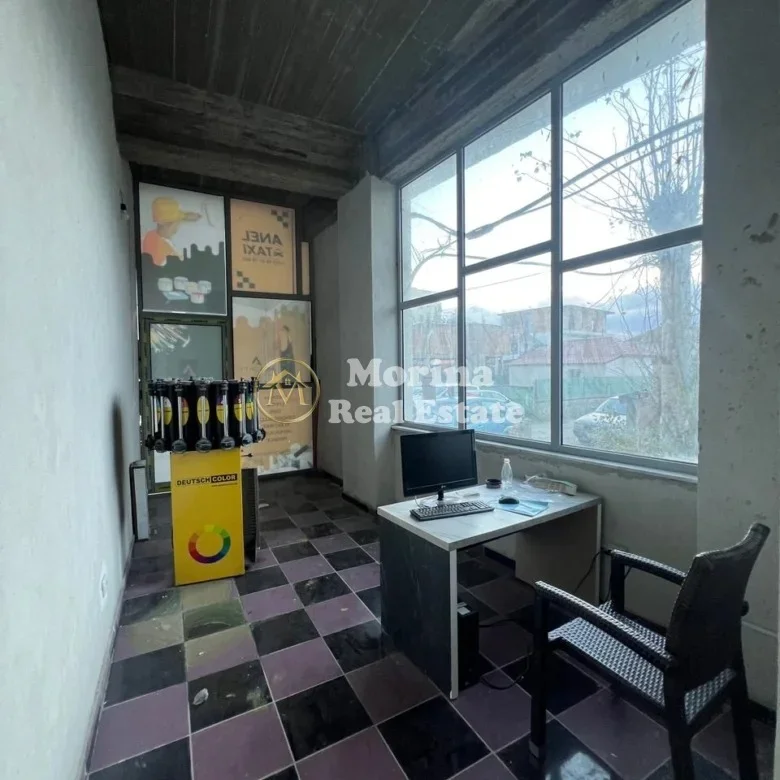 Tirane, jepet me qera ambjent biznesi Kati -1, 30 m² 250 € (Yzberisht)