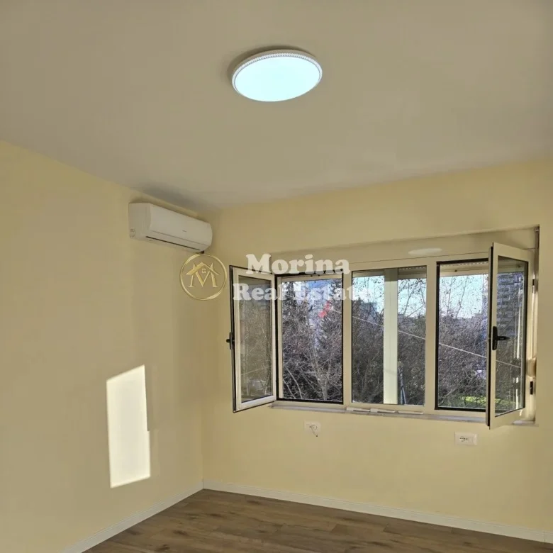 Tirane, jepet me qera ambjent biznesi Kati 2, 80 m² 900 € (Sheshi Skenderbej)