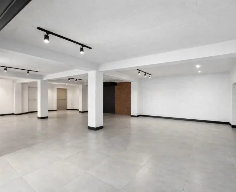 Tirane, jepet me qera ambjent biznesi Kati 0, 934 m² 11.200 € (Sauk)