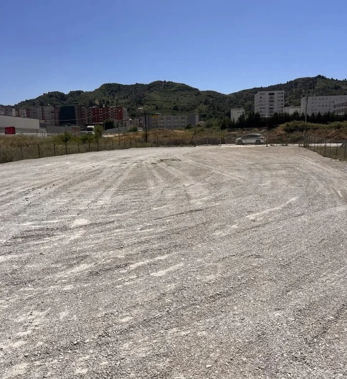 Tirane, jepet me qera ambjent biznesi Kati 0, 2.000 m² 1.500 € (Vore)