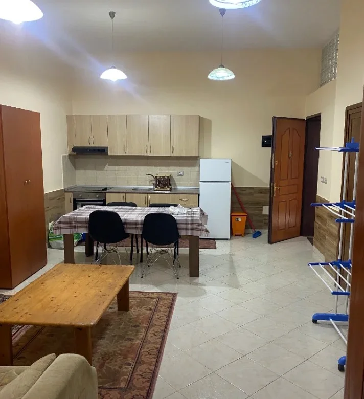 Tirane, jepet me qera shtepi 1+1 Kati 1, 50 m² 350 € (Spitali Amerikan 2)