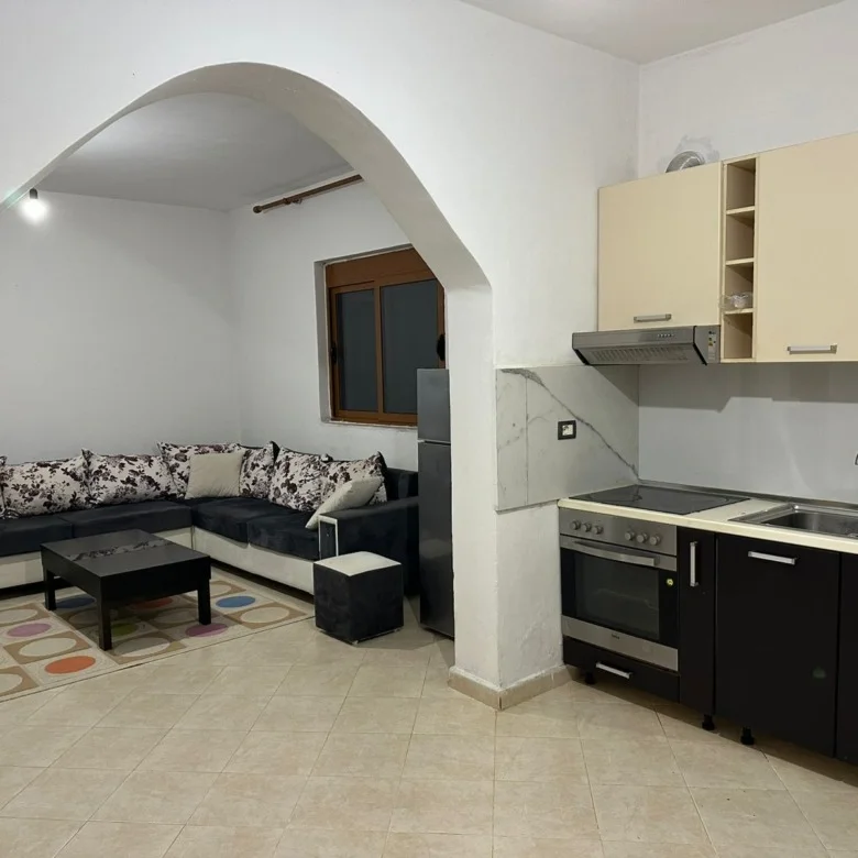 Tirane, jepet me qera shtepi 1+1 Kati 1, 70 m² 300 € (Ali Demi)