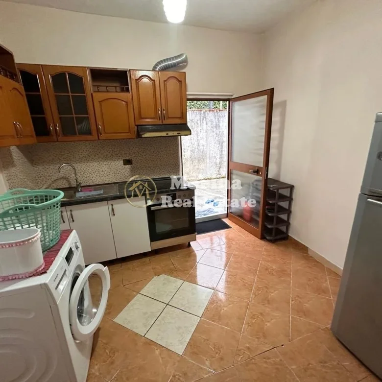 Tirane, apartament 1+1 Kati 1, 40 m² 300 € (Rruga Jordan Misja)
