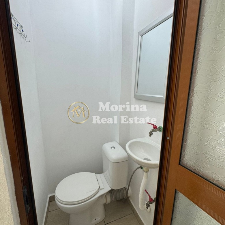 Tirane, jepet me qera ambjent biznesi Kati 1, 10 m² 250 € (Ali Demi)