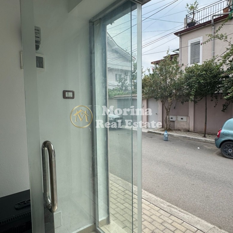 Tirane, jepet me qera ambjent biznesi Kati 1, 10 m² 250 € (Ali Demi)
