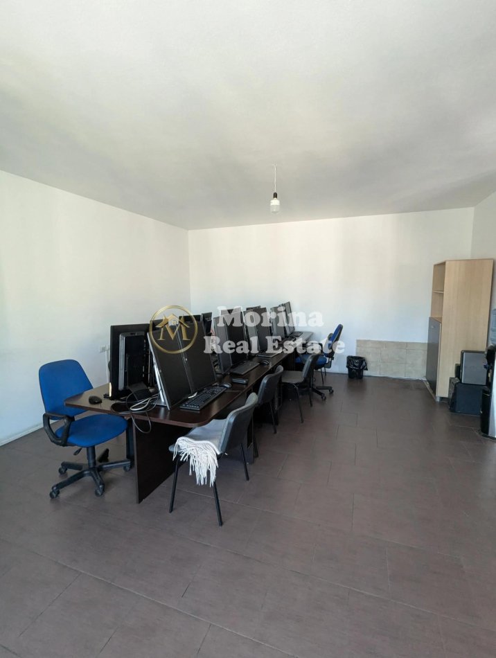 Tirane, jepet me qera ambjent biznesi Kati 5, 98 m² 800 € (Zogu i Zi)