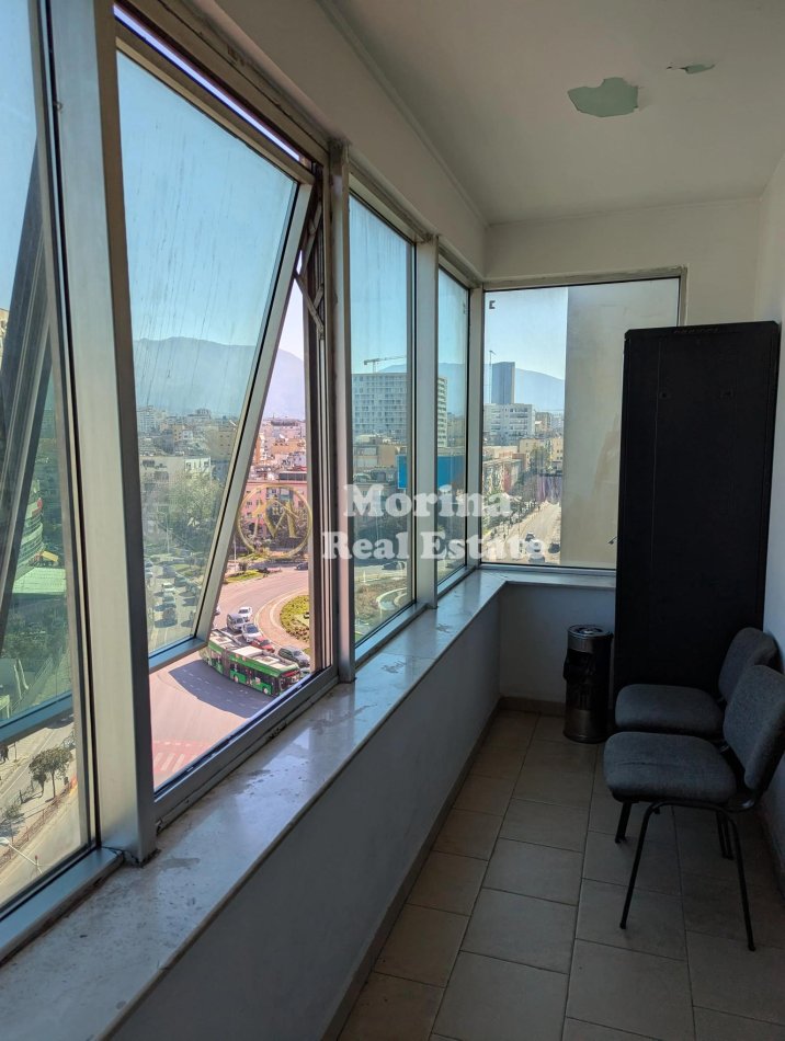 Tirane, jepet me qera ambjent biznesi Kati 5, 98 m² 800 € (Zogu i Zi)