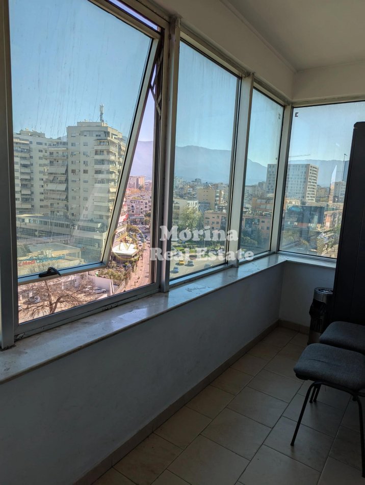Tirane, jepet me qera ambjent biznesi Kati 5, 98 m² 800 € (Zogu i Zi)