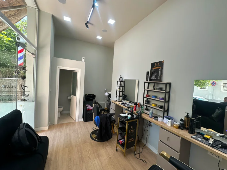 Tirane, shitet dyqan Kati 0, 24 m² 135.000 € (Rruga e Barrikadave)