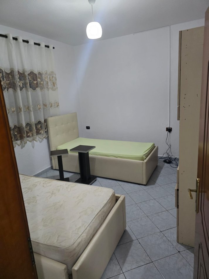 Tirane, jepet me qera apartament 1+1 Kati 1, 50 m² 300 € (Jordan Misja)