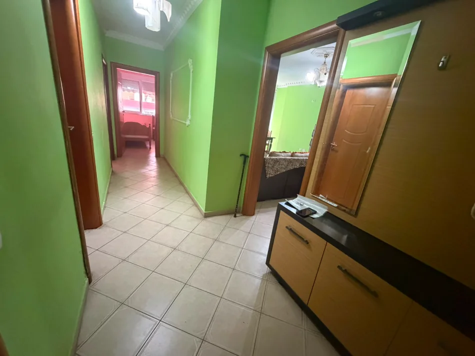 Tirane, jepet me qera apartament 2+1 Kati 2, 100 m² 500 € (Astir)