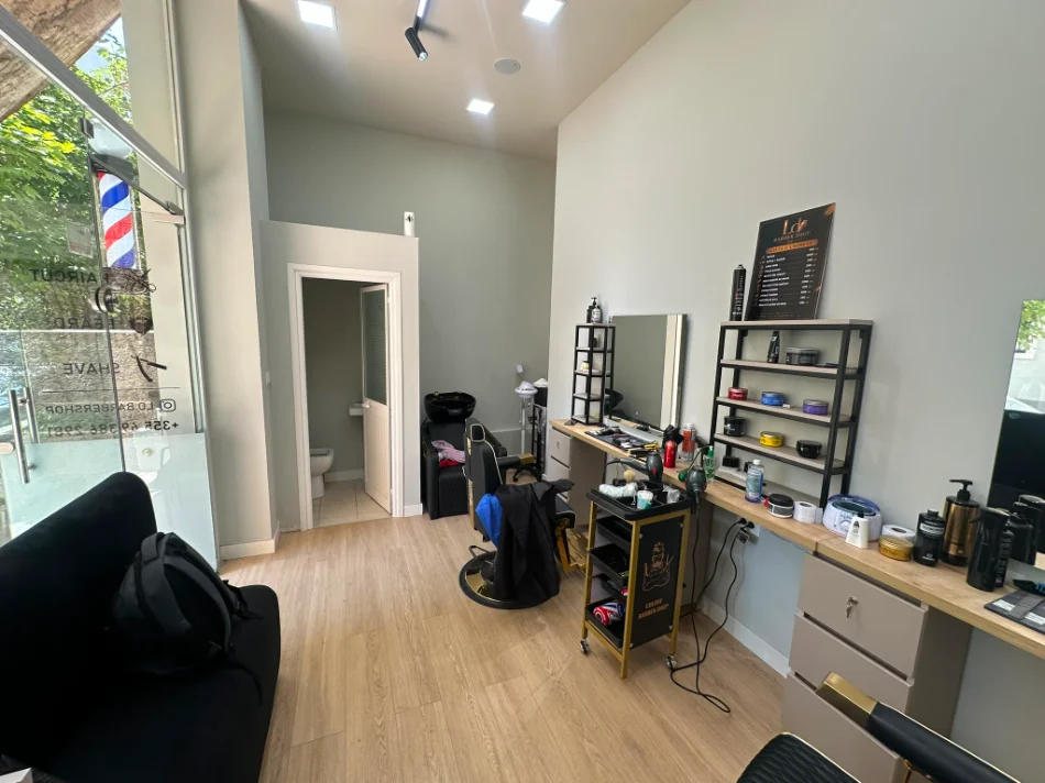 Tirane, shitet dyqan Kati 0, 24 m² 135.000 € (Rruga e Barrikadave)