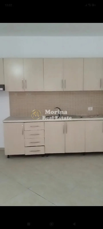 Tirane, jepet me qera apartament 2+1 Kati 3, 125 m² 350 € (Fresku)