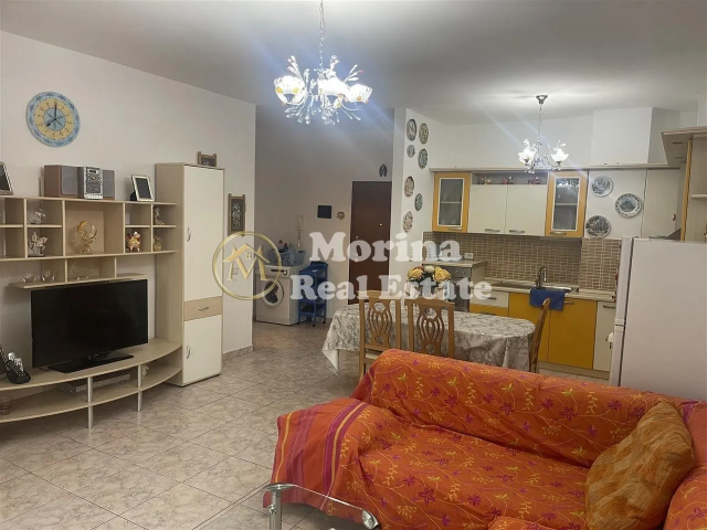 Tirane, jepet me qera apartament 1+1 Kati 6, 70 m² 600 € (Komuna e Parisit)